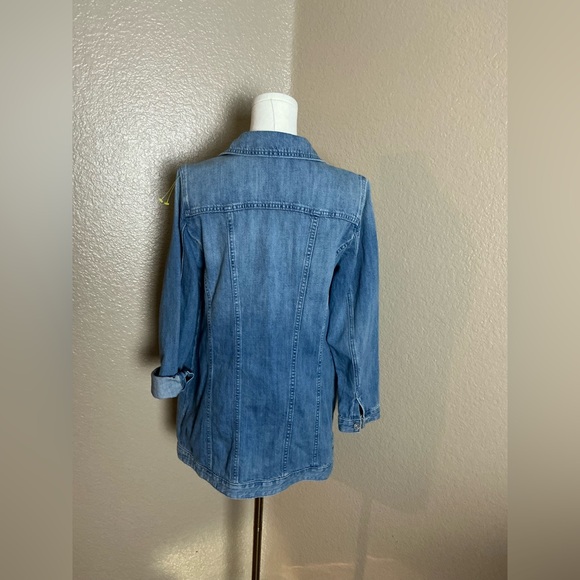 Chico’s Light Wash Denim Jacket – Button Front Stretch Jean Jacket – Size 0 (S) - Picture 6 of 9